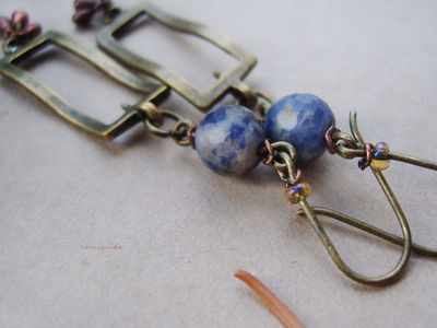 "Чай с небесными сферами", бохо-серьги с содалитом