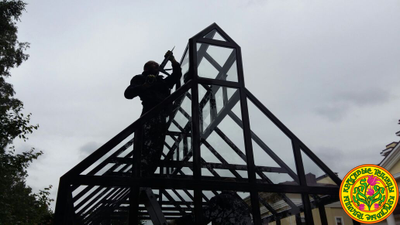 Монтаж кровли теплица йоркшир. Теплица из алюминия и стекла. Теплицы на заказ.