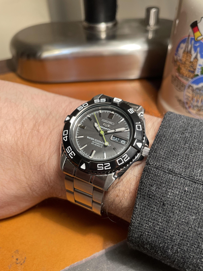 Наручные часы Seiko SNZB23J1