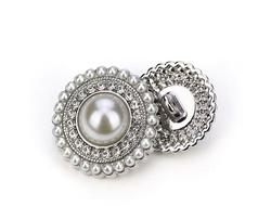 ПУГОВИЦЫ МЕТАЛЛИЧЕСКИЕ СО И СТРАЗАМИ И ЖЕМЧУГОМ, 25 мм. 50 шт. РК-000201. Цвет: Серебристый