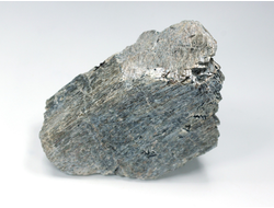 Дельхайелит с серебристой иризацией, светится в УФ, Россия, Мурманская обл. (63*39*32 мм, вес: 85 г) №26498