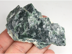 Серпентин, необработанный, дикий образец, Россия, КЧР, Урупский район (76*50*11 мм, 46 г) №37604