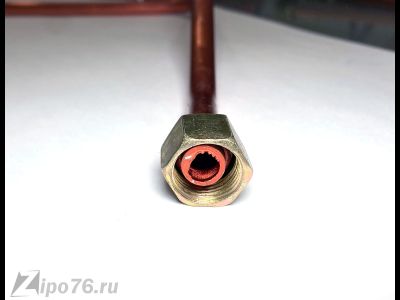 Трубка компрессора 550 медная с гайками на 16мм резьба
