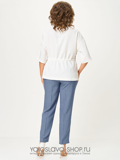 Летний брючный костюм в светлых оттенках