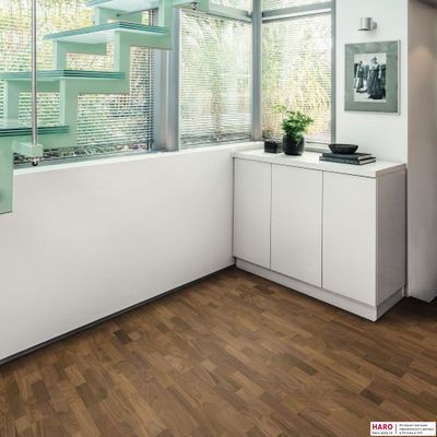 Паркетная доска Haro Орех Американский 523812 3-пол лак