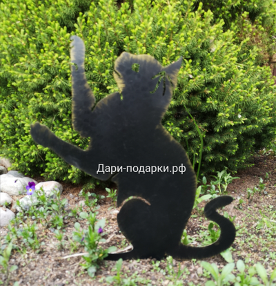 Кошка на задних лапах  - декор металл 36*28см Без проблем можно воткнуть в землю. Служит стильным украшением сада, а так же прекрасно оберегает урожай на грядках от непрошенных птиц. Россия 1798-021173