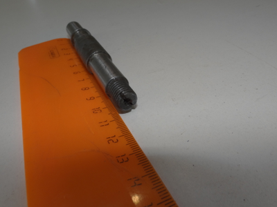 Ось блока шестерней кпп Вятка