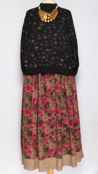 Джемпер ХЛОПОК "Редкие ромашки" черный до р.52