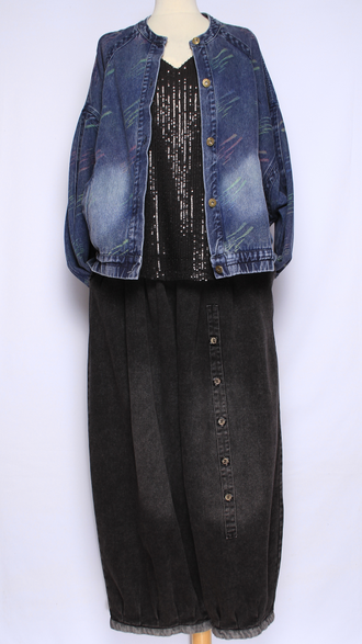 Джинсовка-бомбер "ЦВЕТНЫЕ ШТРИХИ" черная, синяя р.46-52