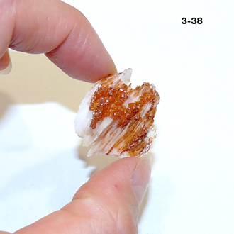 Ванадинит натуральный (щетка) №3-38: 28*24*14мм