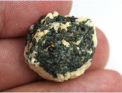 Турмалин зеленый на кварце, Бразилия (20*20*10 мм, 5,4 г) №36194