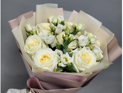 Букет из роз и эустом "Кремовый мусс"