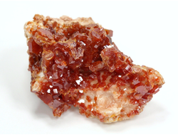 Ванадинит, кристаллы на породе, Марокко (41*30*25 мм, 34 г) №35884