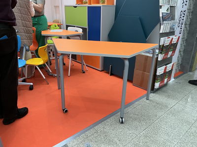 Стол фигурный лекционный (Трапеция)