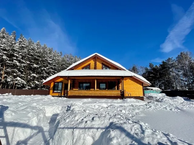 дом рубленный с 3-мя спальнями до 8 человек