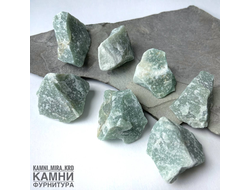 Авантюрин зелёный (кварцит) дикие средние камни 25-45 мм, цена за штуку