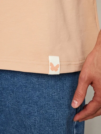 МУЖСКАЯ ФУТБОЛКА БЕЖЕВЫЙ "ЦВЕТОЧНЫЕ КЕДЫ"