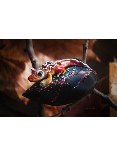 "Саламандра, дитя пламени", миниатюрная фэнтези-брошь (4,5 см)