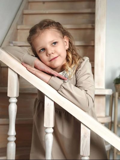 Платье с кружевным воротником