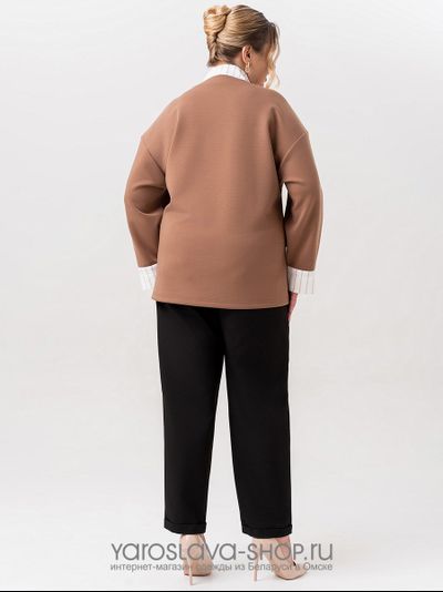 Женский трикотажный комплект: бежевый свитшот и черные брюки