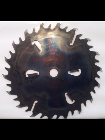 Пилы дисковые 600*50*18z+18+6 (3,8/6,0)WST с твердосплавными напайками и подрезными ножами