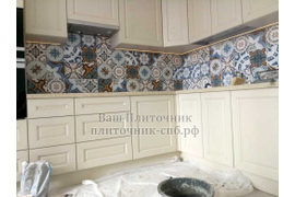 укладка фартука из плитки пэчворк