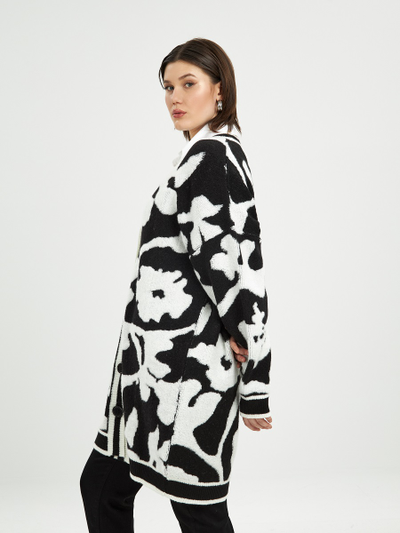 Вязаный кардиган с чёрно-белым узором