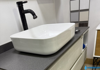 ТУМБА-УМЫВАЛЬНИК "ПРАГА-120" ДУБ БЕЛЫЙ С СЕРОЙ СТОЛЕШНИЦЕЙ, С РАКОВИНОЙ COMFORTY T-Y9378 + ЗЕРКАЛО-ШКАФ "ПРАГА-120" ДУБ БЕЛЫЙ