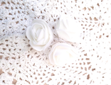 Головка розы (3-4 см.) из зефирного фоамирана с фатином Цвет:белый