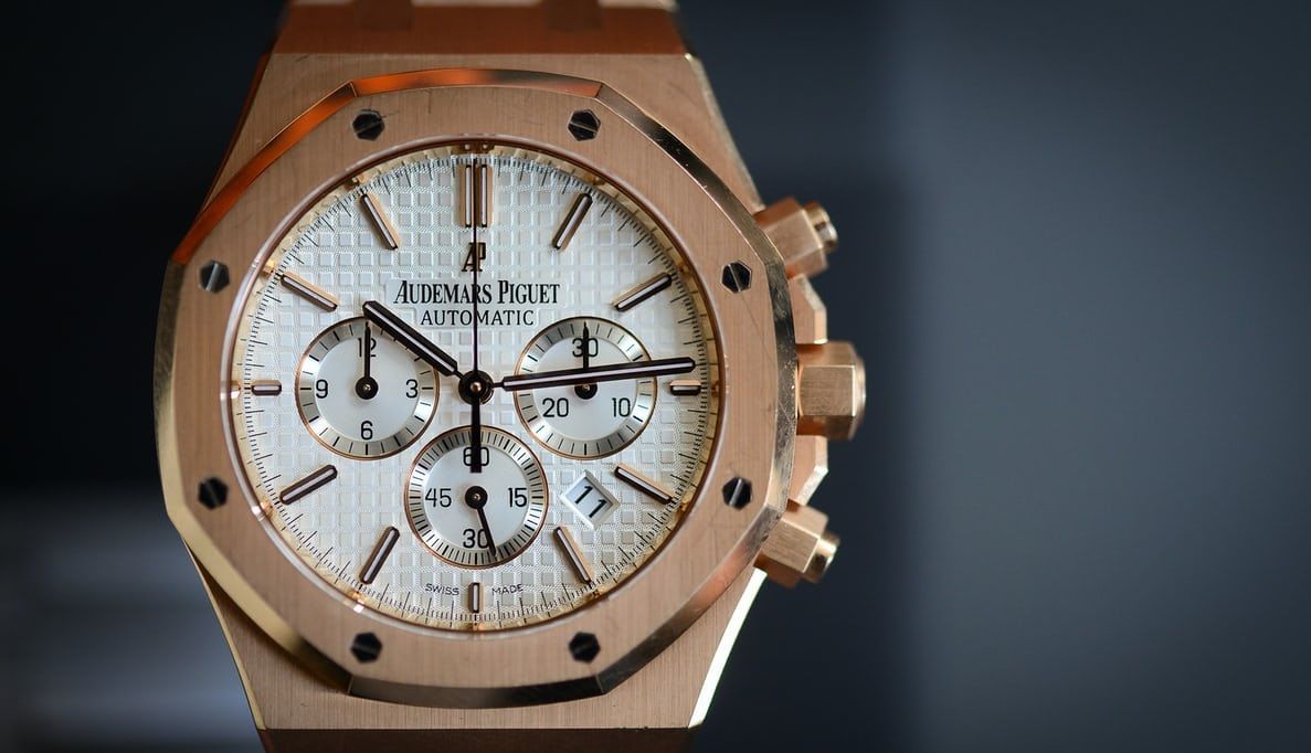 Часы швейцарской фирмы audemars piguet. Ломбард Audemars Piguet. Audemars Piguet Royal Oak 1017. Audemars Piguet Royal Oak “Jumbo” Extra-thin Platinum. Audemars Piguet в кино.