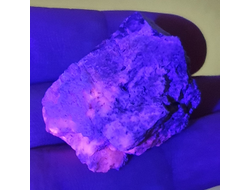 Гакманит (Содалит), светится в УФ, Россия, Мурманская обл. (37*23*21 мм, вес: 20 г) №26747