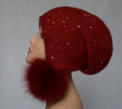 Красная женская шапка с помпонами фото итальянских шапок Вицио