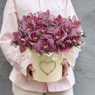 Шляпная коробка с орхидеями