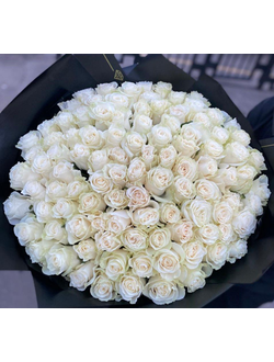 Букет 101 белая роза в черной бумаге (70см)
