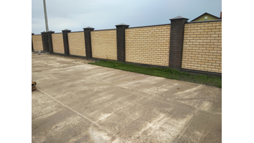 Прокладка 240 метров кабеля в грунте и бетоне. 
Соединение двух домофонов с функцией интеркома. 
Установка электозамка. 
Установка вызывной панели с углом обзора 120 град. 
Качественный монтаж ! 