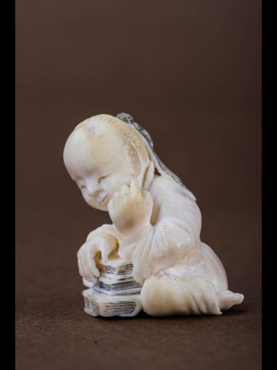 Нэцкэ "Юный монах"