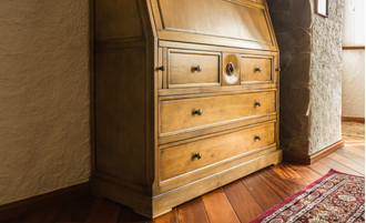 Шкаф-секретер с откидной столешницей.