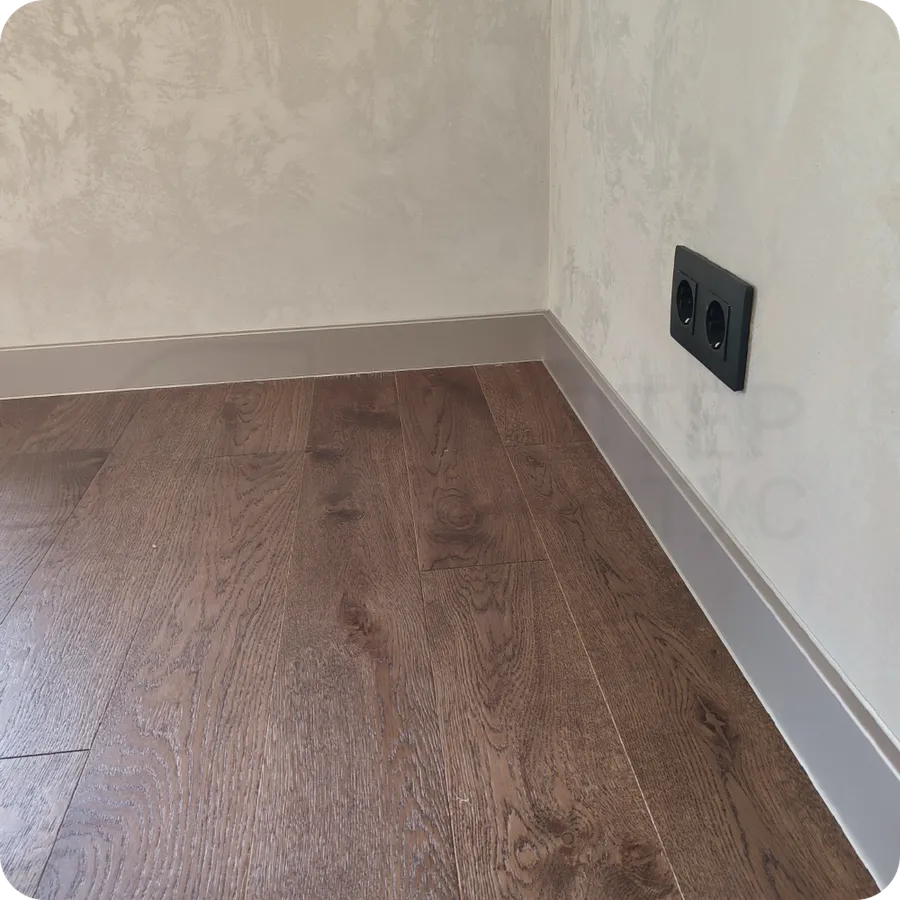 Металлическая изысканность: установка Dollken Cubu Flex Life 80 с бронзовым покрытием демонстрирует изысканность металлического дизайна.