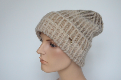 bezhevaya-shapka-zhenskaya-s-otvorotom-vizio-italiya-8039-cryo