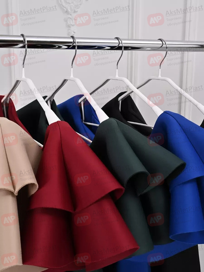 AM445W Вешалка металлическая прорезиненная с перекладиной и крючками цвет: белый