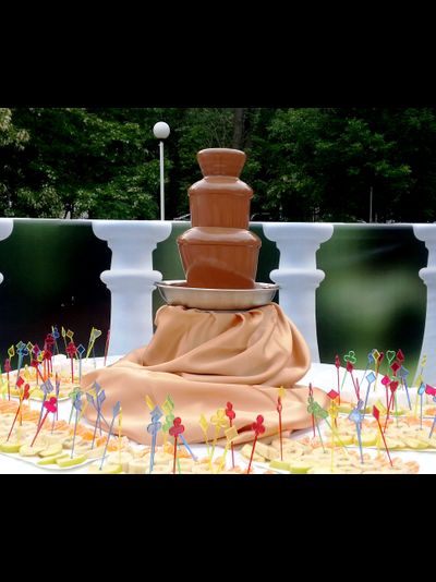 Аренда шоколадного фонтана 3 яруса +1,2 кг молочного шоколада +Подарок