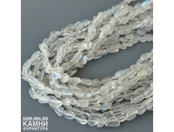 Лунный камень полупрозрачный с голубой иризацией, галтовка малые камешки 4-10х3-4 мм, цена за нить 19 см