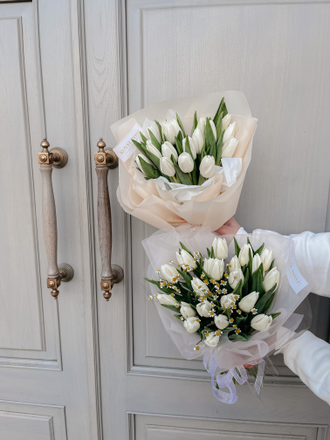 Белые тюльпаны MOONLIGHT