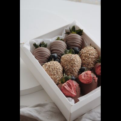 Набор 9 клубник в шоколаде