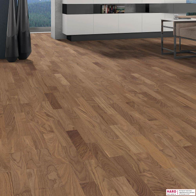 Инженерная доска Haro Allegro Американский Орех Эксквизит 537910 в интерьере гостиной