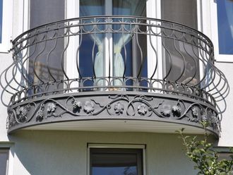 Кованое балконное ограждение с виноградной лозой -Арт 09