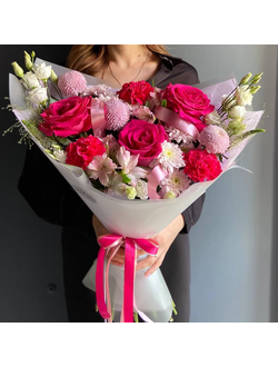 БУКЕТ  С ЯРКО-РОЗОВЫМИ РОЗАМИ, В СОЧЕТАНИИ С НЕЖНЫМИ АЛЬСТРОМЕРИЯМИ, ХРИЗАНТЕМАМИ, ГВОЗДИКАМИ И ЭУСТОМОЙ - (АРТ. С23)