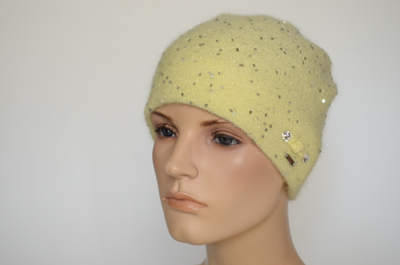zheltaya-zhenskaya-shapka-s-payetkami-vizio-italiya-1042-cy
