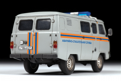 Сборная модель: (Звезда 43002) УАЗ 3909 "Аварийно-спасательная служба"