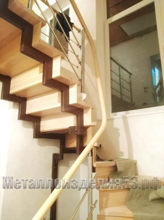 переход ПВХ поручня на забежных ступенях